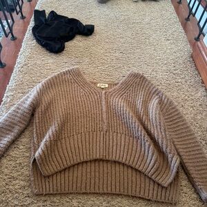 Source Unknown Tan Crew Neck Sweater Cozy Knit